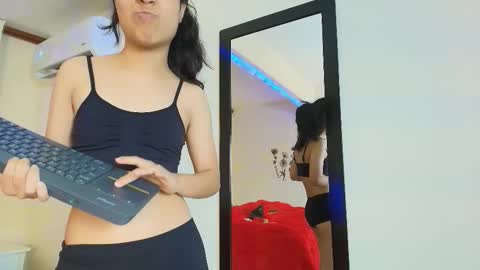 minilove_01 online show from September 2025 12:21:01 PM