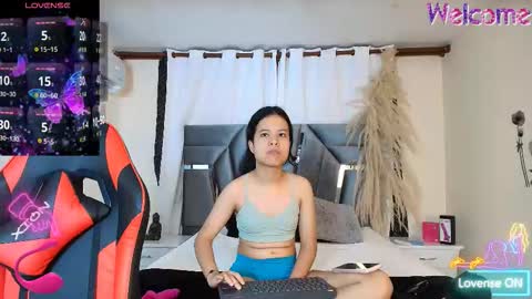 minilove_01 online show from October 2025 12:06:01 PM