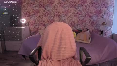 Snapshot of minionkaaa chatting on December 2024 07:25:01 AM Ariana online show from December 2024 07:25:01 AM