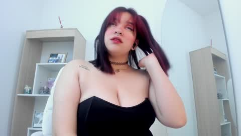 Snapshot of minniee_n chatting on December 2024 11:39:02 AM MINNI online show from December 2024 11:39:02 AM