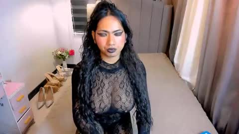 Snapshot of minty_hill chatting on April 2026 11:48:01 AM MARIANE online show from April 2026 11:48:01 AM