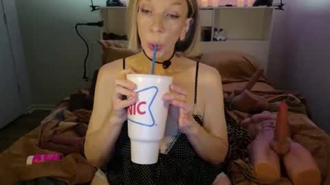 Snapshot of minxtessarae chatting on April 2026 02:10:01 AM Tessa Rae online show from April 2026 02:10:01 AM