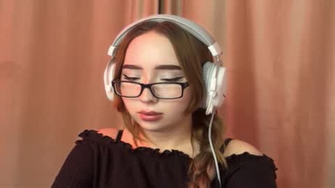 mira_light_ online show from September 2025 03:17:01 PM