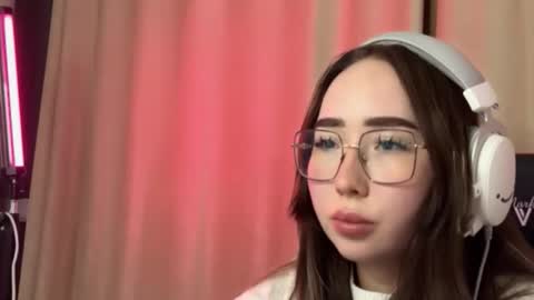 mira_light_ online show from October 2025 03:22:01 PM