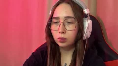 mira_light_ online show from October 2025 03:24:01 PM