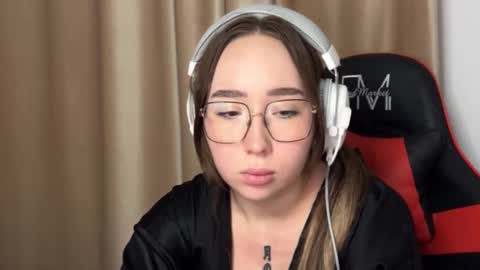 mira_light_ online show from October 2025 03:33:02 PM