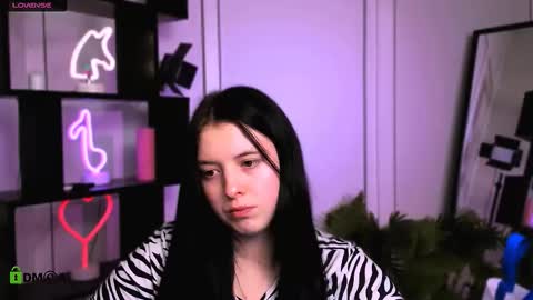 mira_lyn online show from December 2025 07:19:02 PM