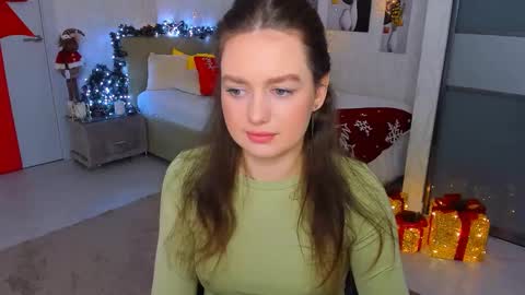 Snapshot of miraclecurly chatting on December 2024 05:08:01 PM Emma online show from December 2024 05:08:01 PM
