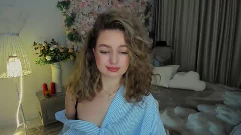 Snapshot of miraclecurly chatting on November 2025 07:35:02 PM Emma online show from November 2025 07:35:02 PM