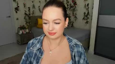 Snapshot of miraclecurly chatting on December 2025 06:02:01 PM Emma online show from December 2025 06:02:01 PM