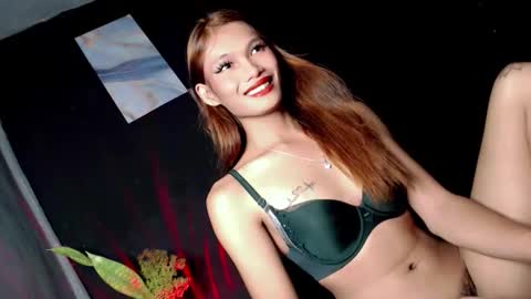 Snapshot of miraclegirl23 chatting on January 2026 04:07:02 AM Zoey online show from January 2026 04:07:02 AM