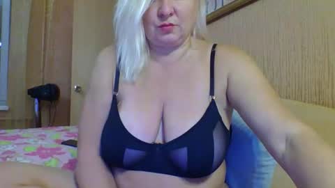 Snapshot of miranda_robinson chatting on September 2025 03:35:02 PM Miranda online show from September 2025 03:35:02 PM