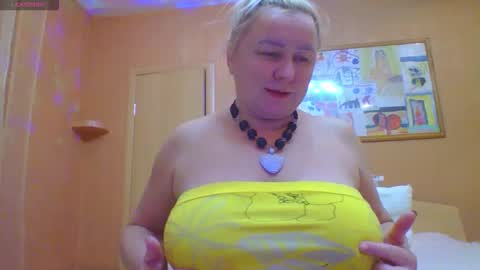 Snapshot of miranda_robinson chatting on November 2025 04:35:01 PM Miranda online show from November 2025 04:35:01 PM