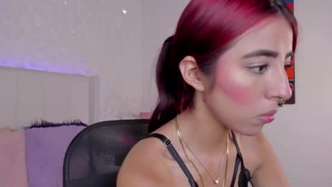 Snapshot of mirandaa_rogers chatting on November 2025 07:15:01 PM Miranda Rogers online show from November 2025 07:15:01 PM