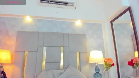 Snapshot of mirandafoxx chatting on January 2025 09:42:01 PM Mirandas room online show from January 2025 09:42:01 PM