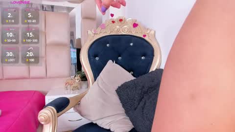 Snapshot of mirandafoxx chatting on February 2025 12:27:02 AM Mirandas room online show from February 2025 12:27:02 AM