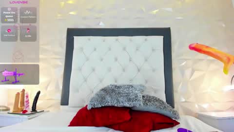 Snapshot of mirandafoxx chatting on March 2025 11:05:01 PM Mirandas room online show from March 2025 11:05:01 PM