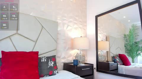 Snapshot of mirandafoxx chatting on September 2025 04:40:02 PM Mirandas room online show from September 2025 04:40:02 PM