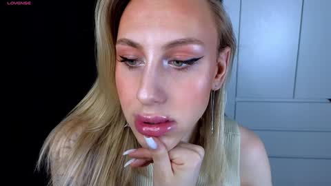 miraraid online show from December 2024 01:50:01 AM