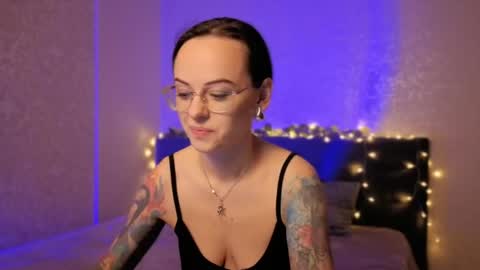 MiraSkyy online show from May 2026 07:00:02 PM