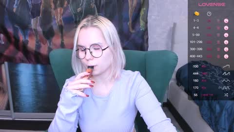 Kira online show from February 2025 10:52:02 PM