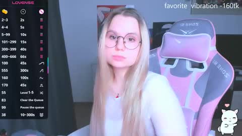 Kira online show from October 2025 06:23:01 PM