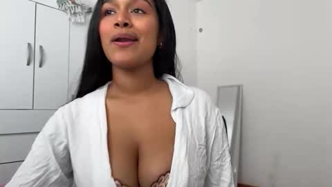 Mirella online show from October 2025 05:26:02 PM