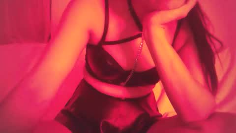 Mirra online show from October 2025 08:40:02 PM
