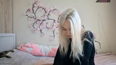 MisaMew online show from April 2026 09:58:01 AM