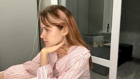 Molly online show from September 2025 07:36:01 PM