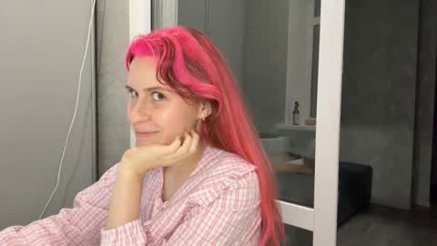 Molly online show from September 2025 05:15:02 PM