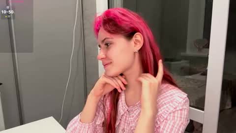 Molly online show from October 2025 05:44:01 PM