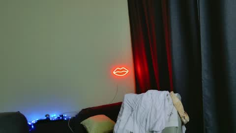 Snapshot of mishamilf chatting on December 2024 05:54:02 PM Misha online show from December 2024 05:54:02 PM
