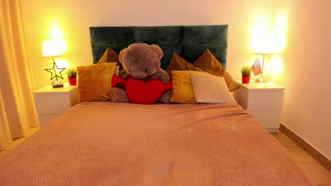 mishapallmer online show from October 2025 01:27:01 AM