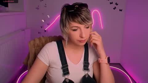 Mishelle online show from April 2026 11:58:02 AM
