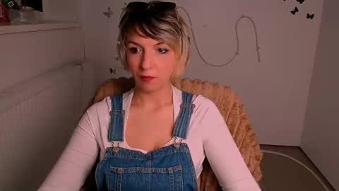 Mishelle online show from May 2026 03:06:01 PM