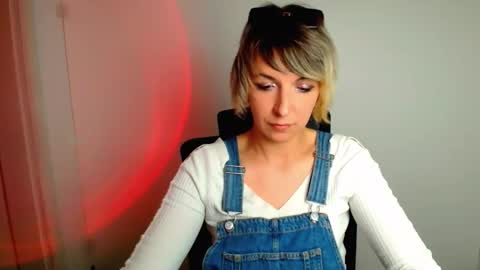 Mishelle online show from May 2026 01:28:02 PM