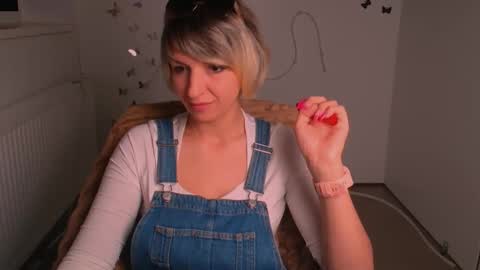 Mishelle online show from May 2026 06:37:01 PM