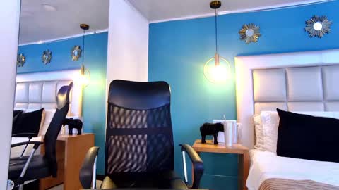 miss__ary_ online show from September 2025 12:19:01 PM