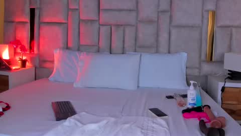 Miss Abigail  online show from November 2025 01:21:02 PM