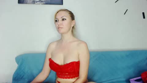 Snapshot of miss_blonde1 chatting on February 2025 06:26:02 AM miss_blonde1 online show from February 2025 06:26:02 AM
