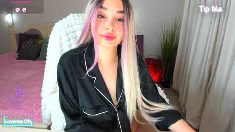 Snapshot of miss_elias chatting on January 2025 04:17:01 PM Elia online show from January 2025 04:17:01 PM