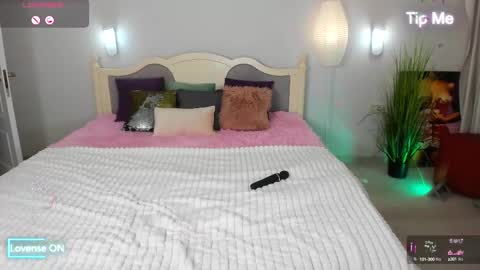 Snapshot of miss_elias chatting on February 2025 11:36:02 PM Elia online show from February 2025 11:36:02 PM