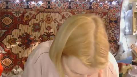 Elis online show from October 2025 12:09:01 PM