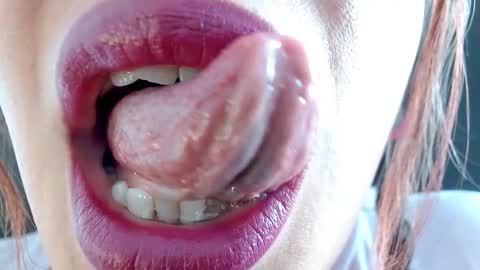 Snapshot of miss_evoleth2 chatting on September 2025 03:11:01 PM Miss Evoleth online show from September 2025 03:11:01 PM
