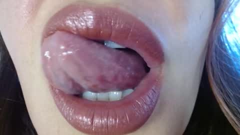 Snapshot of miss_evoleth2 chatting on October 2025 08:19:02 PM Miss Evoleth online show from October 2025 08:19:02 PM