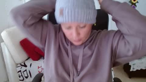 Snapshot of miss_evoleth2 chatting on December 2025 04:12:02 PM Miss Evoleth online show from December 2025 04:12:02 PM