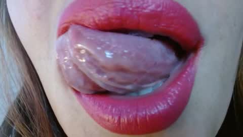 Snapshot of miss_evoleth2 chatting on December 2025 05:29:01 PM Miss Evoleth online show from December 2025 05:29:01 PM