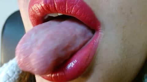 Snapshot of miss_evoleth2 chatting on December 2025 08:33:01 AM Miss Evoleth online show from December 2025 08:33:01 AM