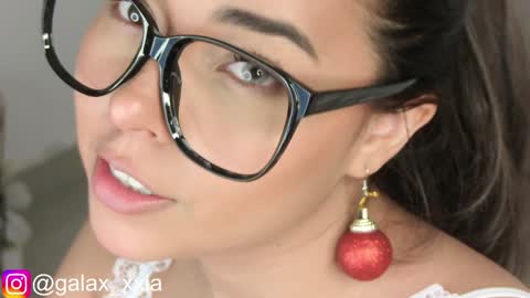 Snapshot of miss_galaxxia chatting on December 2024 11:18:02 PM  Elisabeth  IG galax xxia       online show from December 2024 11:18:02 PM